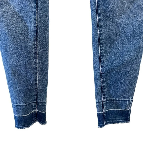 Harper Cropped Jeans Size 26 Skinny Light Wash Stretch Striped Hem Blue Denim - Picture 4 of 7